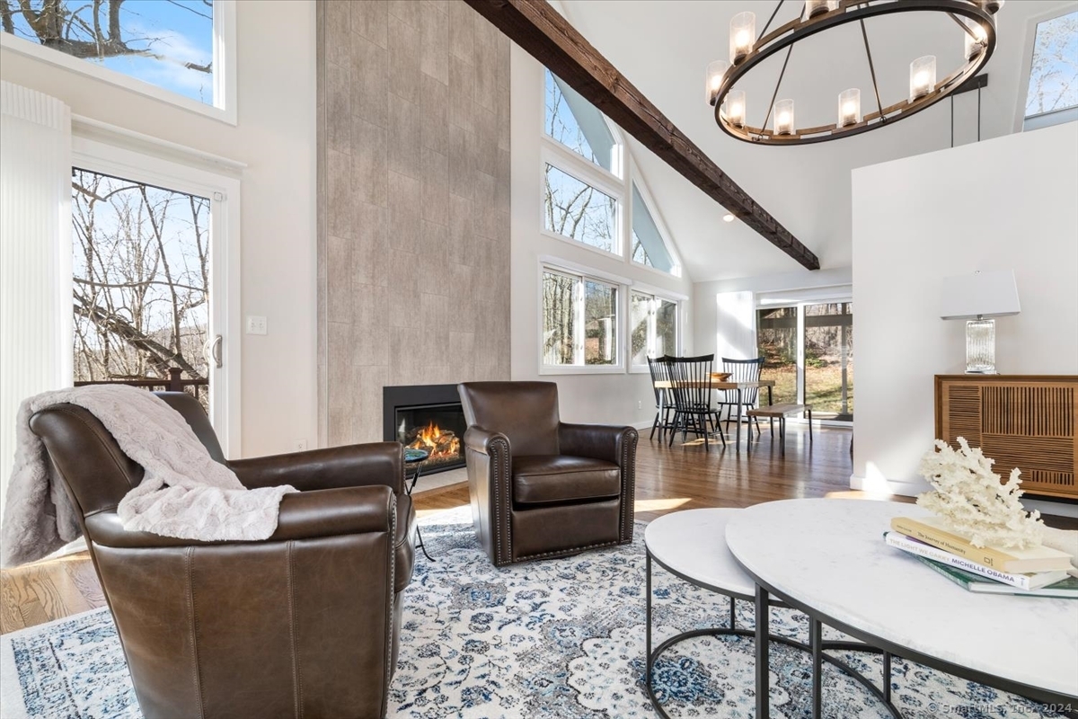 28 Coginchaug Court