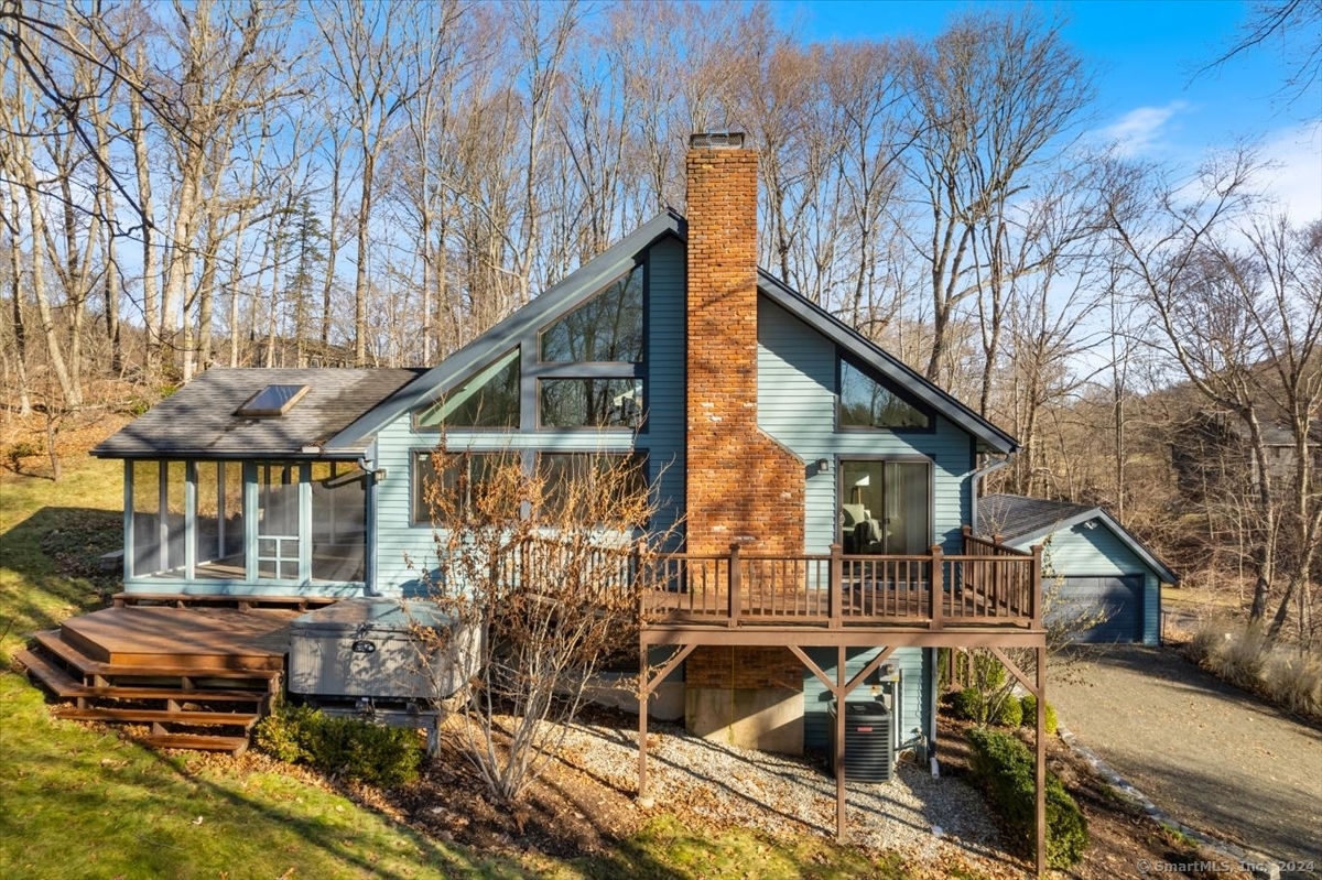 28 Coginchaug Court