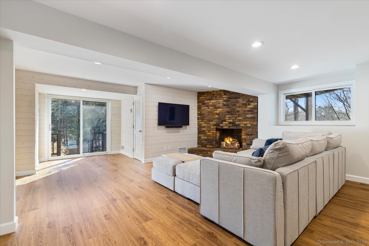 28 Coginchaug Court