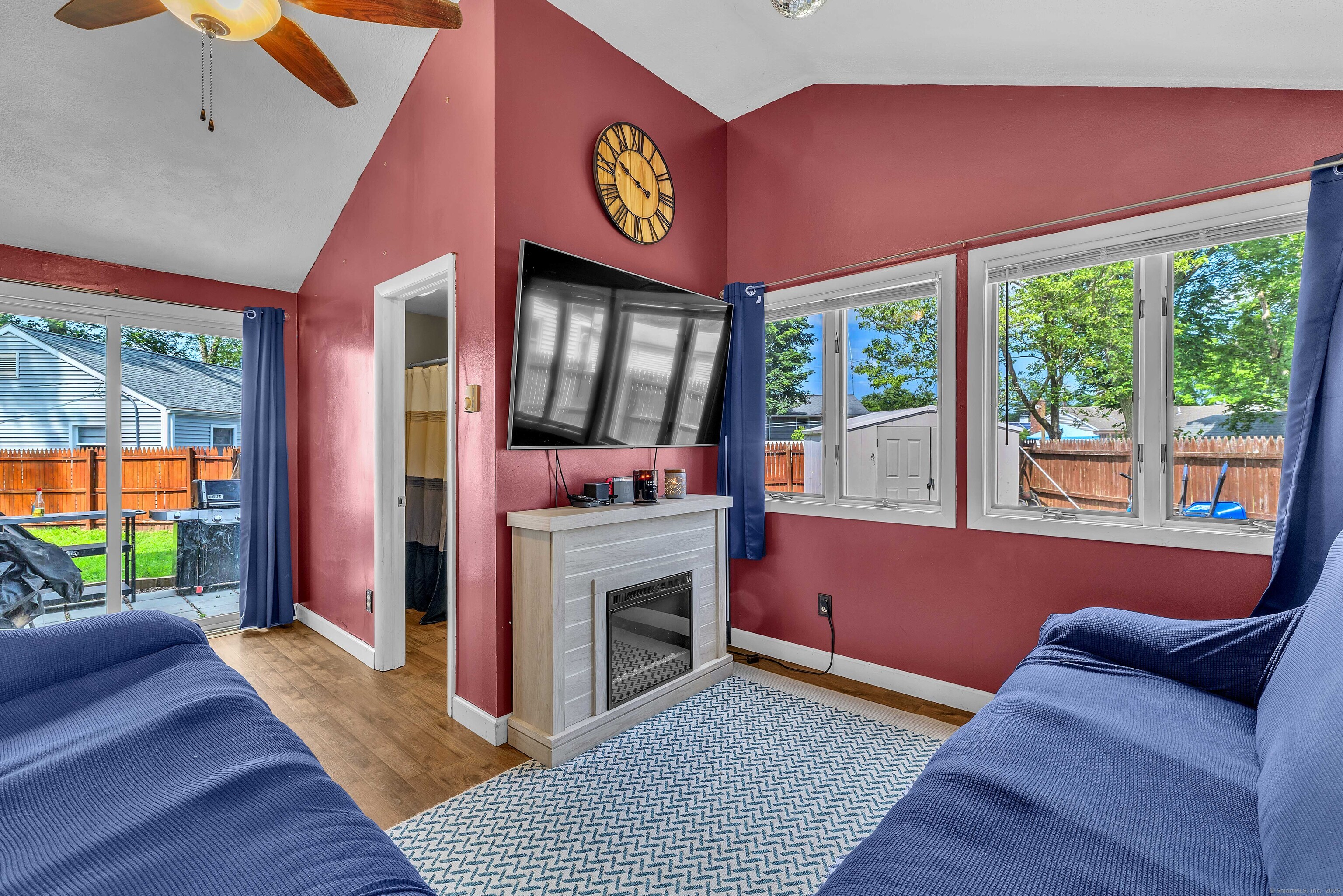 6 Pinecrest Drive