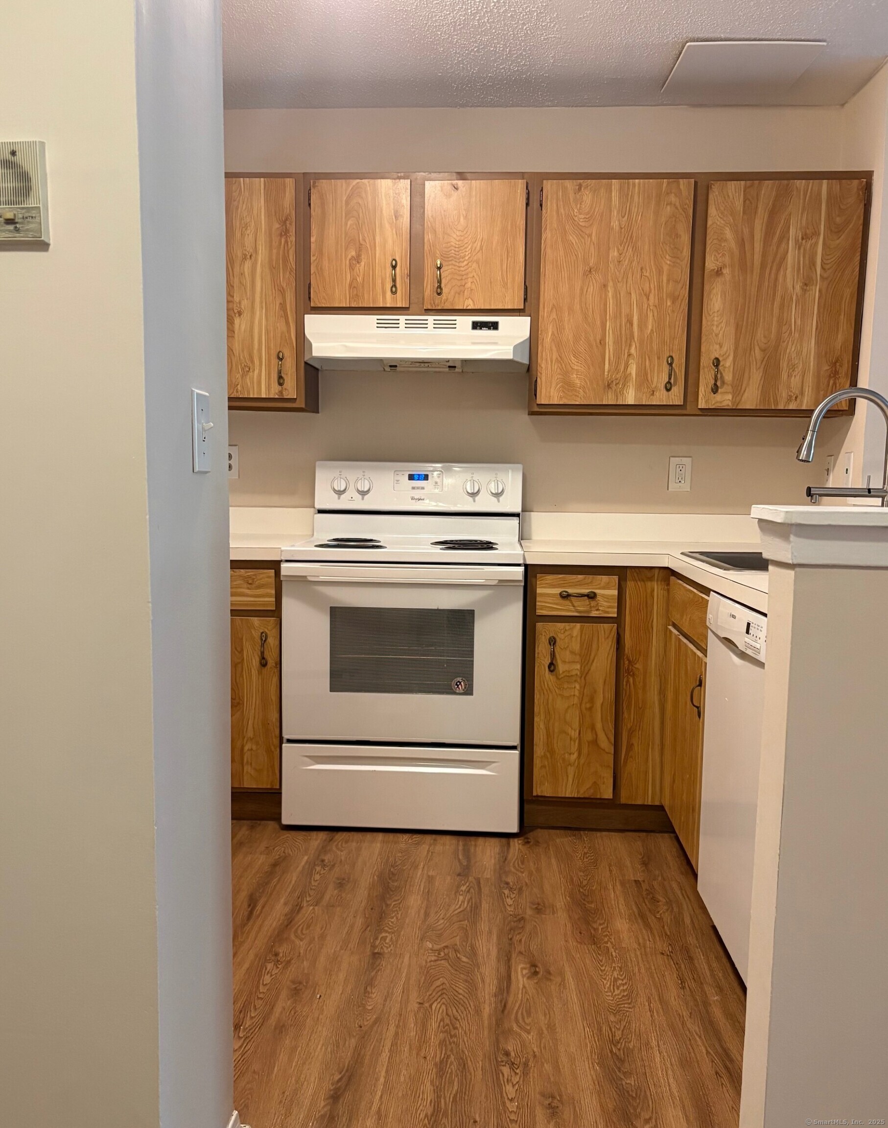 3699 Broadbridge Avenue 208