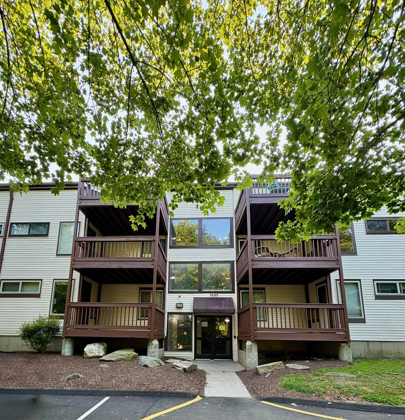 3699 Broadbridge Avenue 208