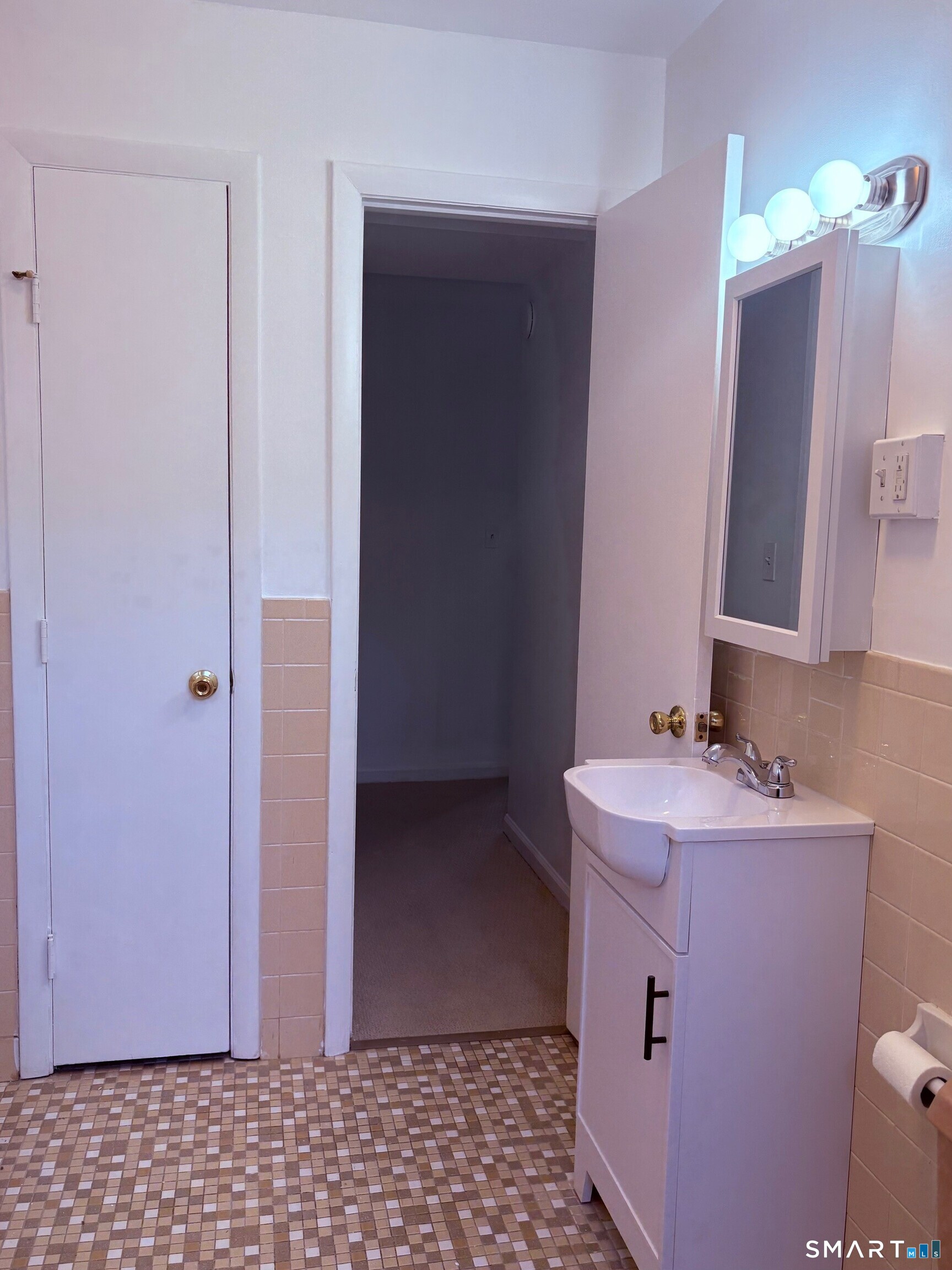 1125 Waterbury Road APT 1C