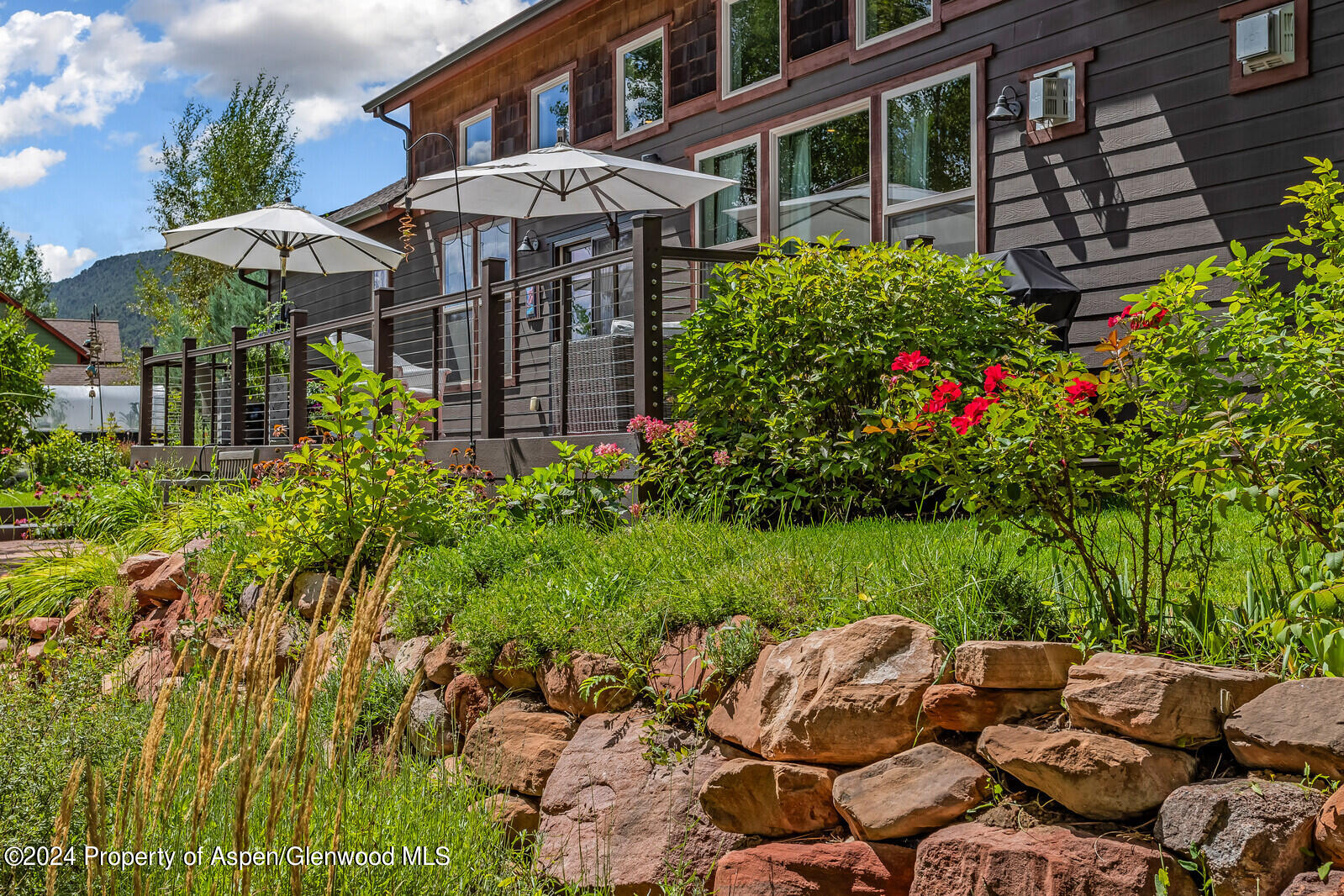 64 White Peaks Ln