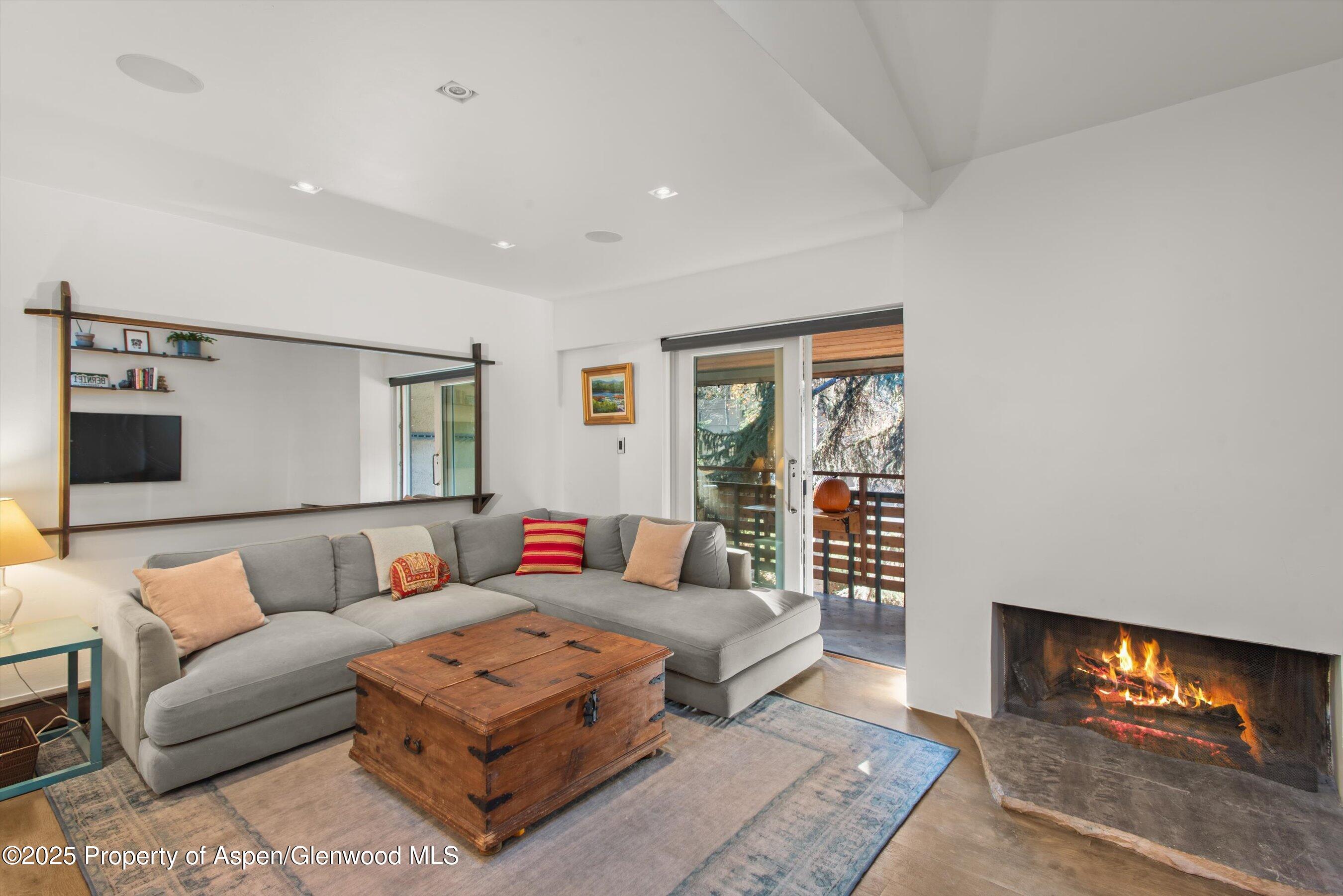 910 W W Hallam St Street, Unit 11