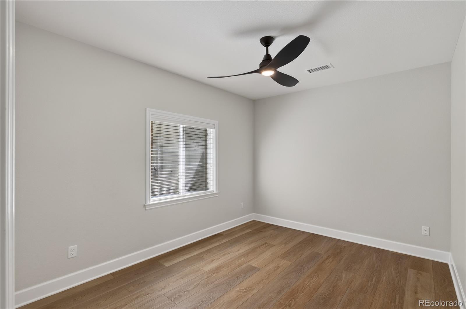 255 Maplehurst Point