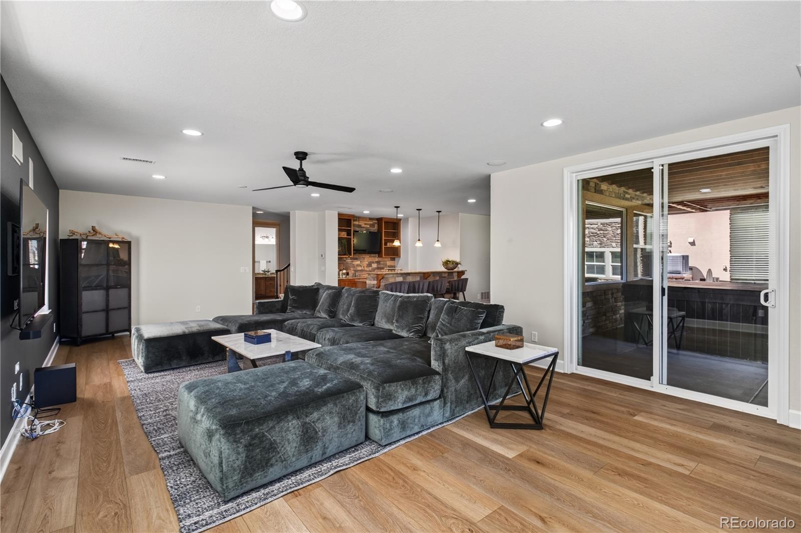 255 Maplehurst Point