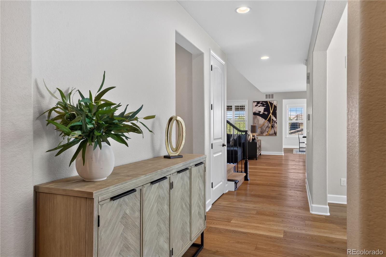 255 Maplehurst Point