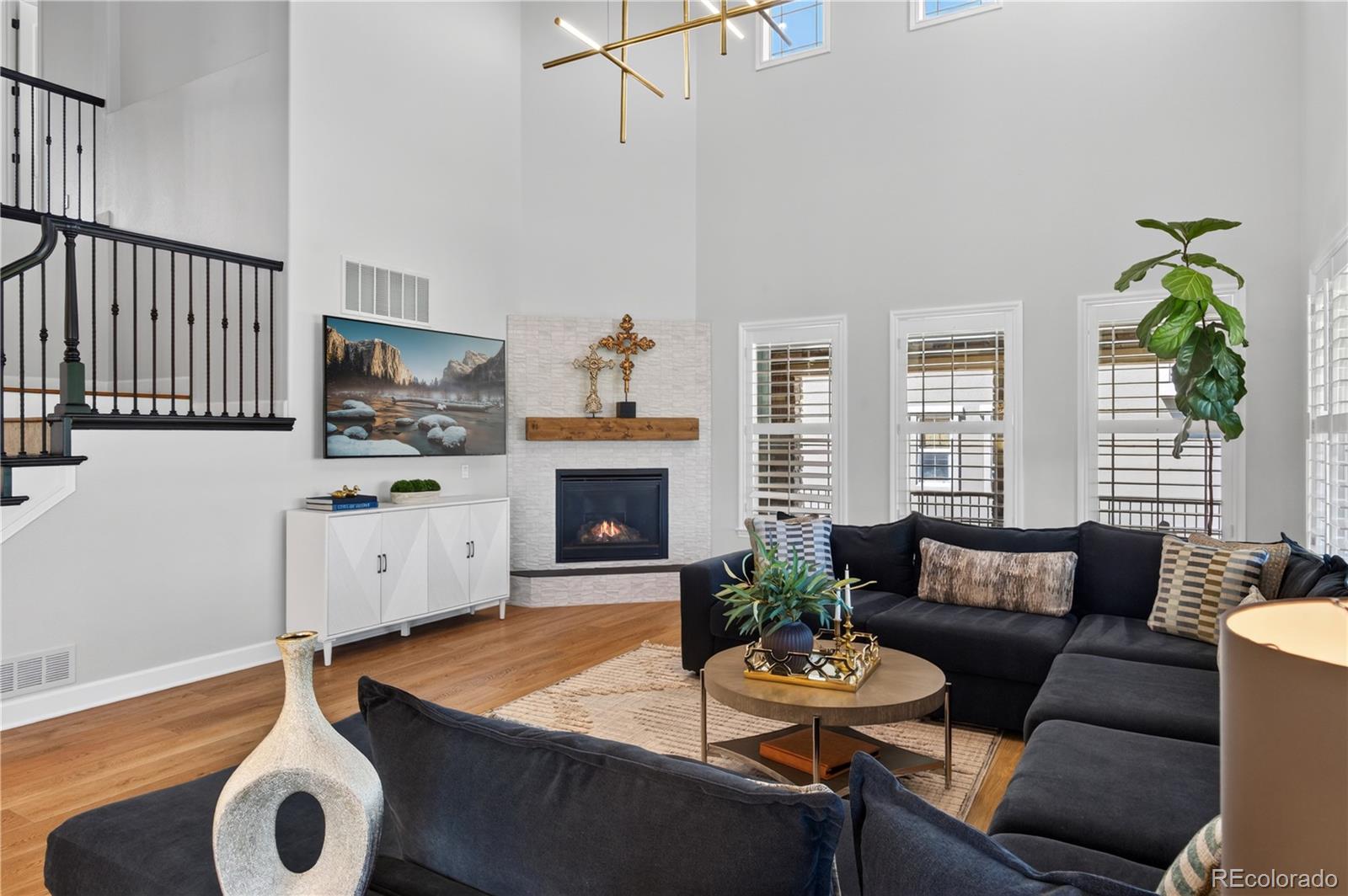 255 Maplehurst Point