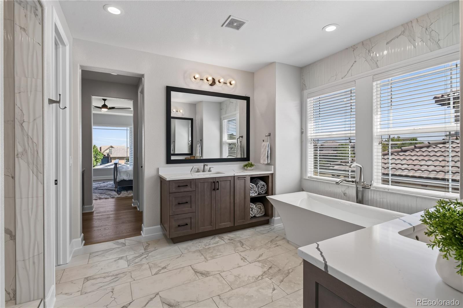 255 Maplehurst Point