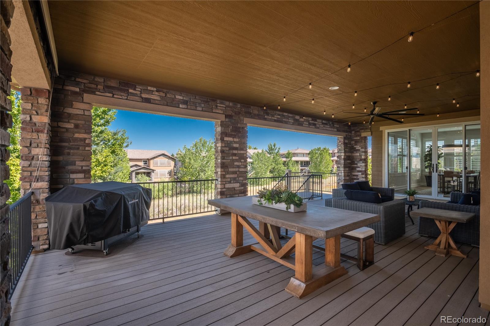 255 Maplehurst Point