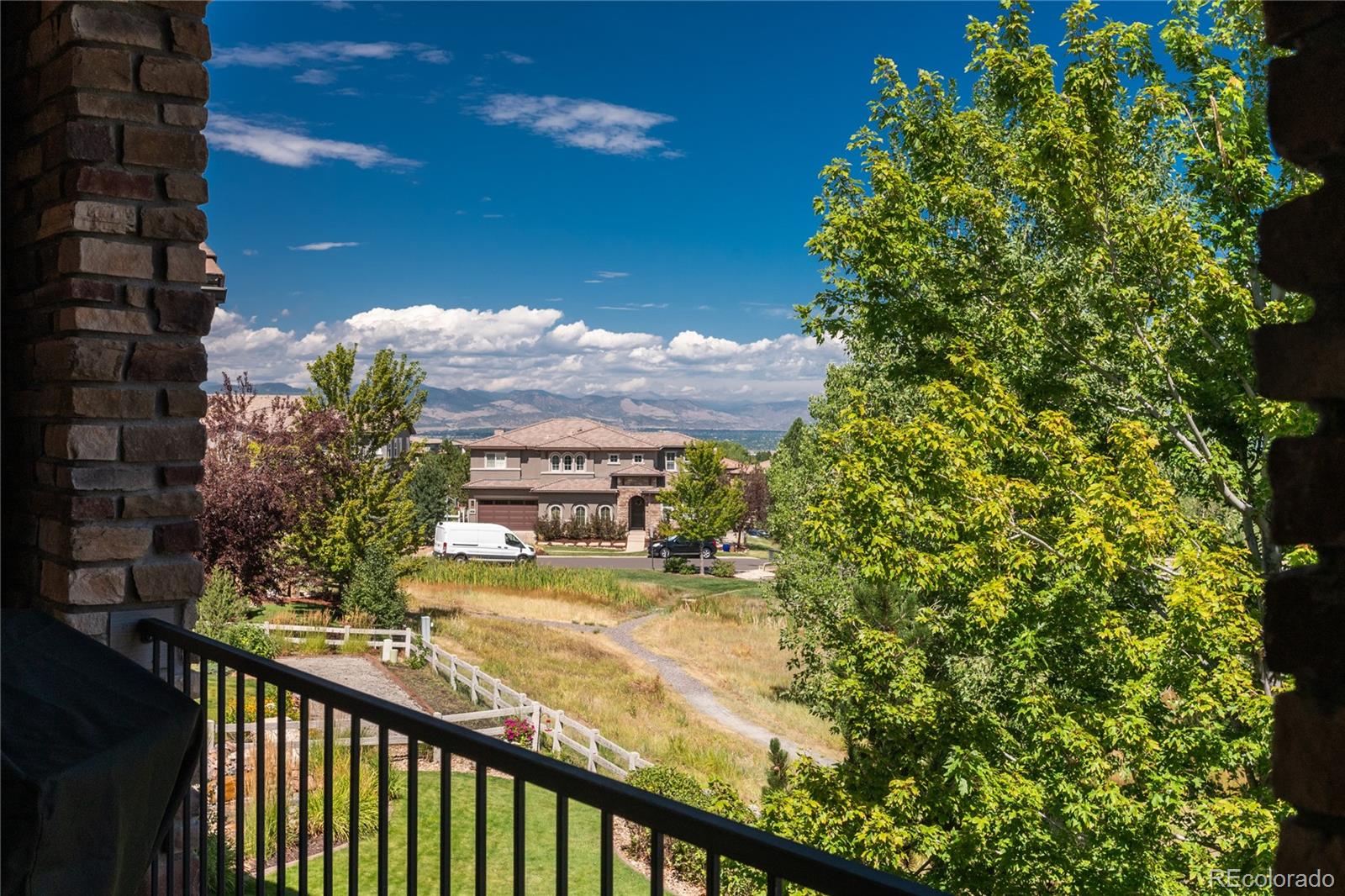 255 Maplehurst Point
