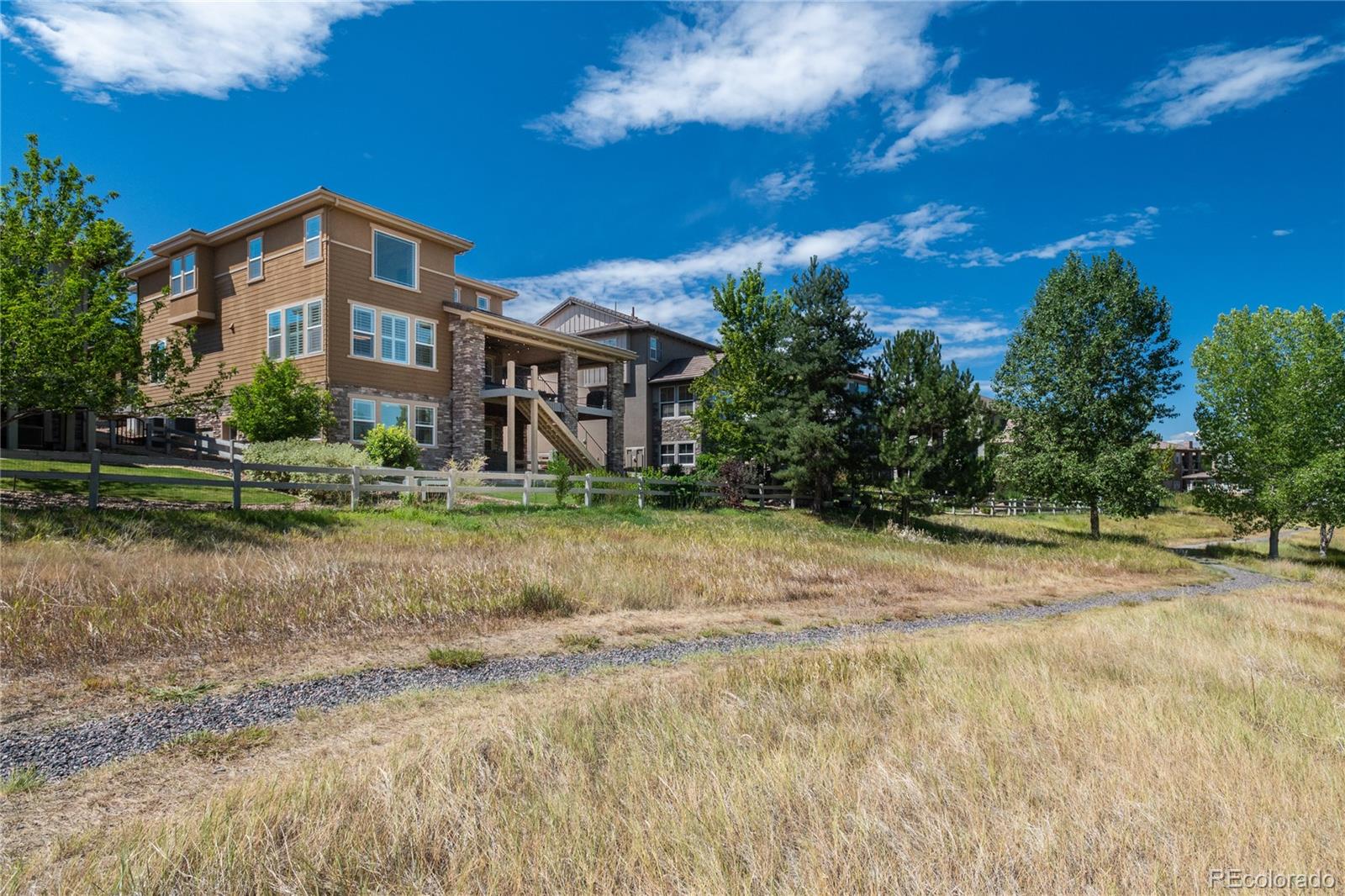 255 Maplehurst Point