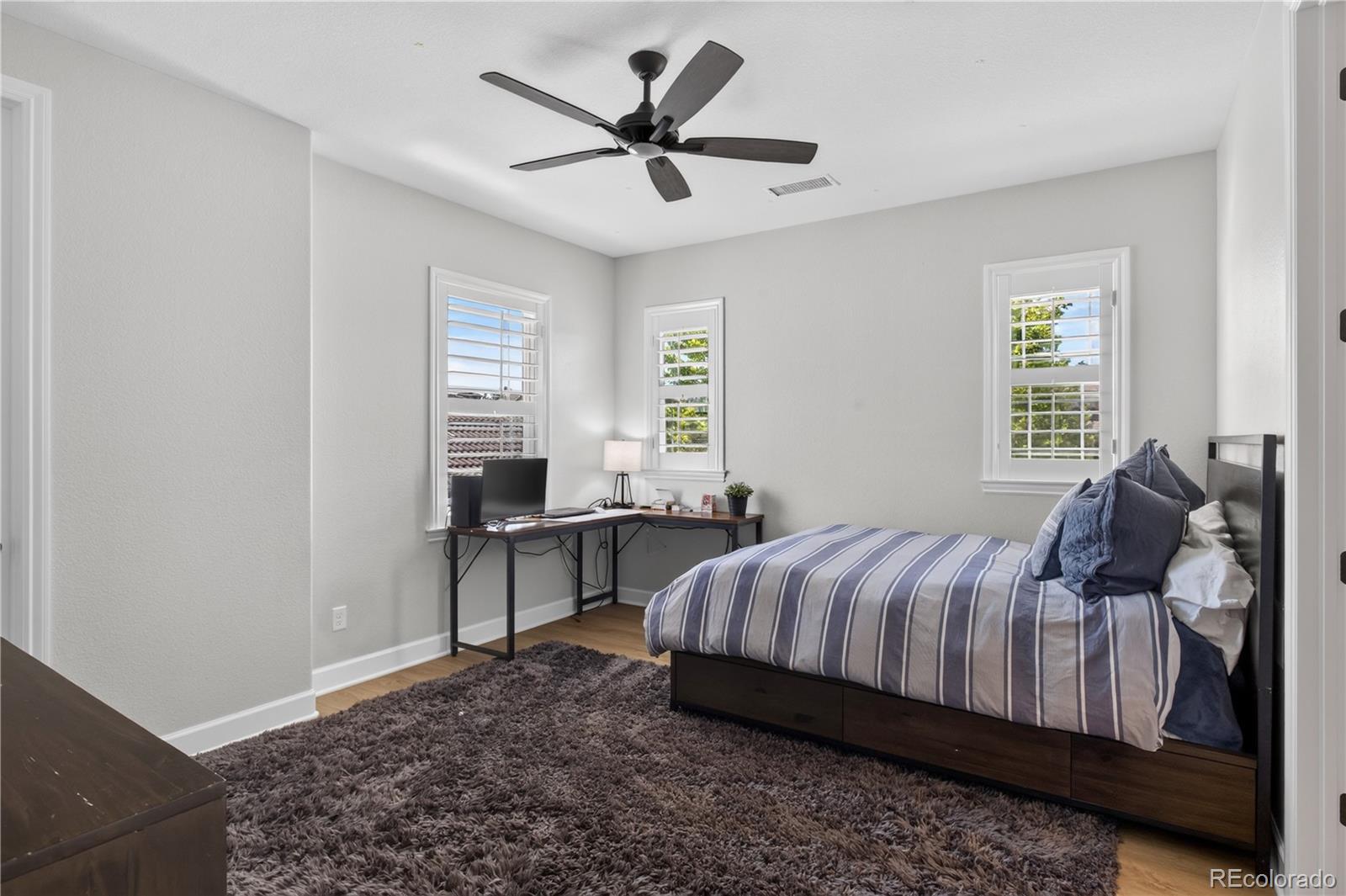 255 Maplehurst Point