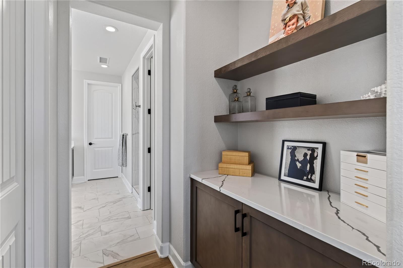 255 Maplehurst Point