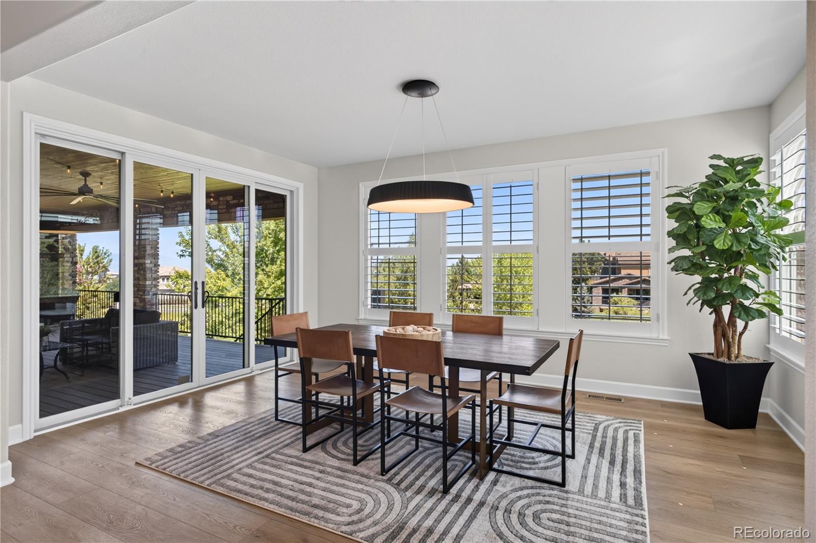 255 Maplehurst Point