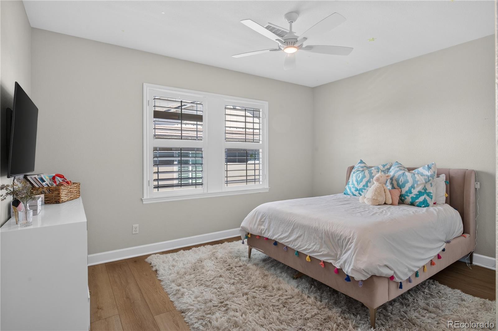255 Maplehurst Point