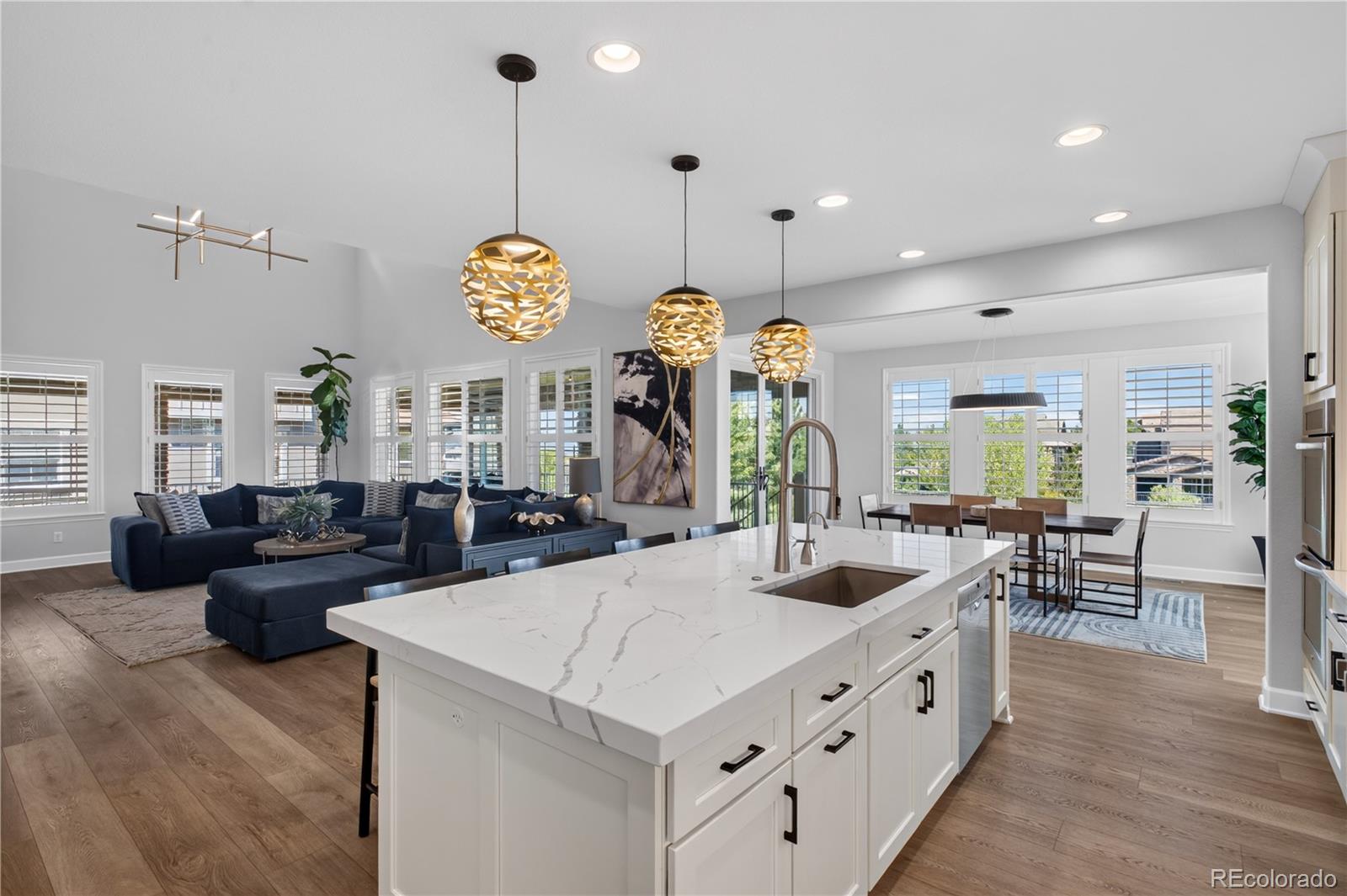 255 Maplehurst Point