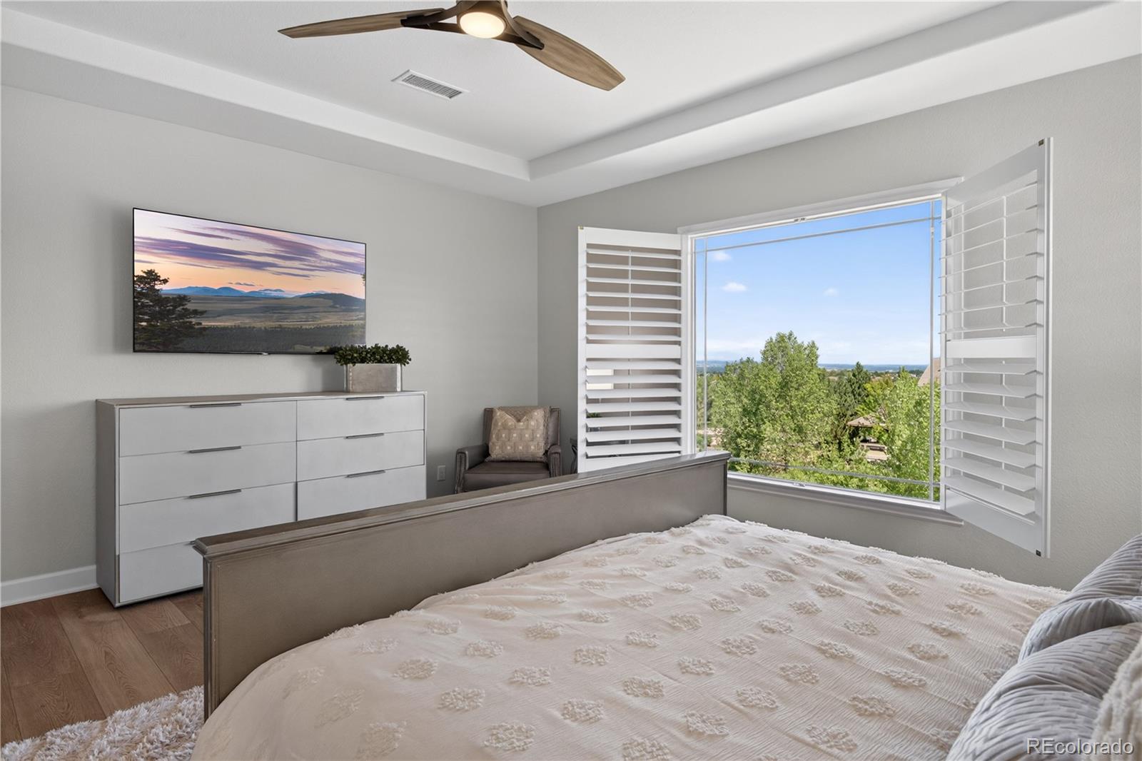 255 Maplehurst Point
