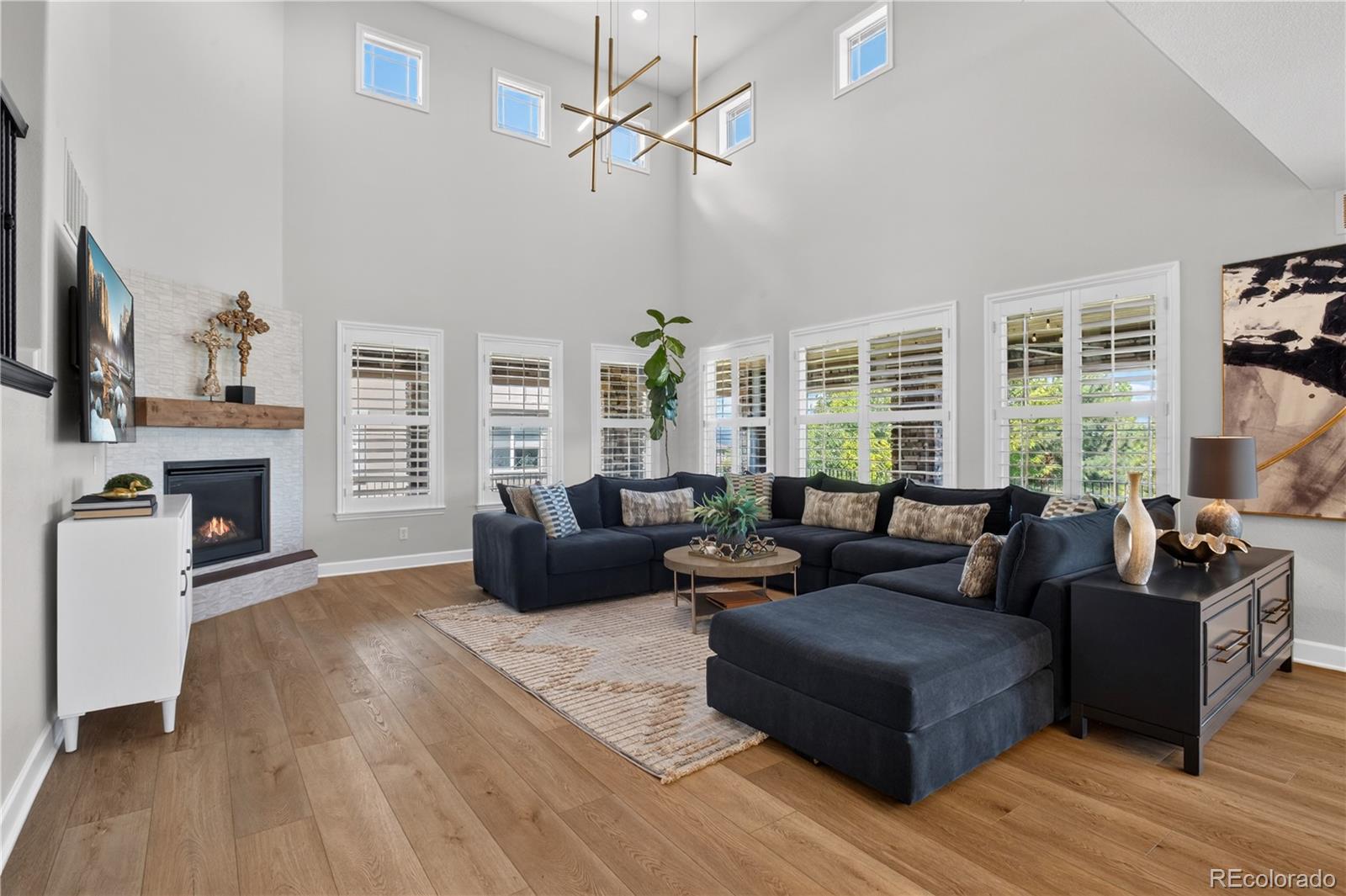255 Maplehurst Point