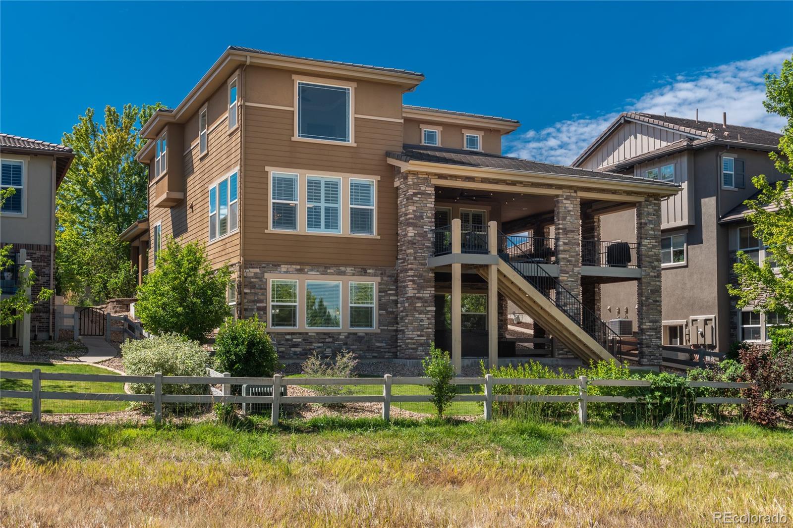 255 Maplehurst Point