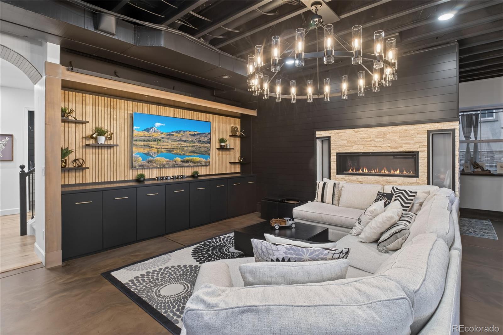 219 Maplehurst Point