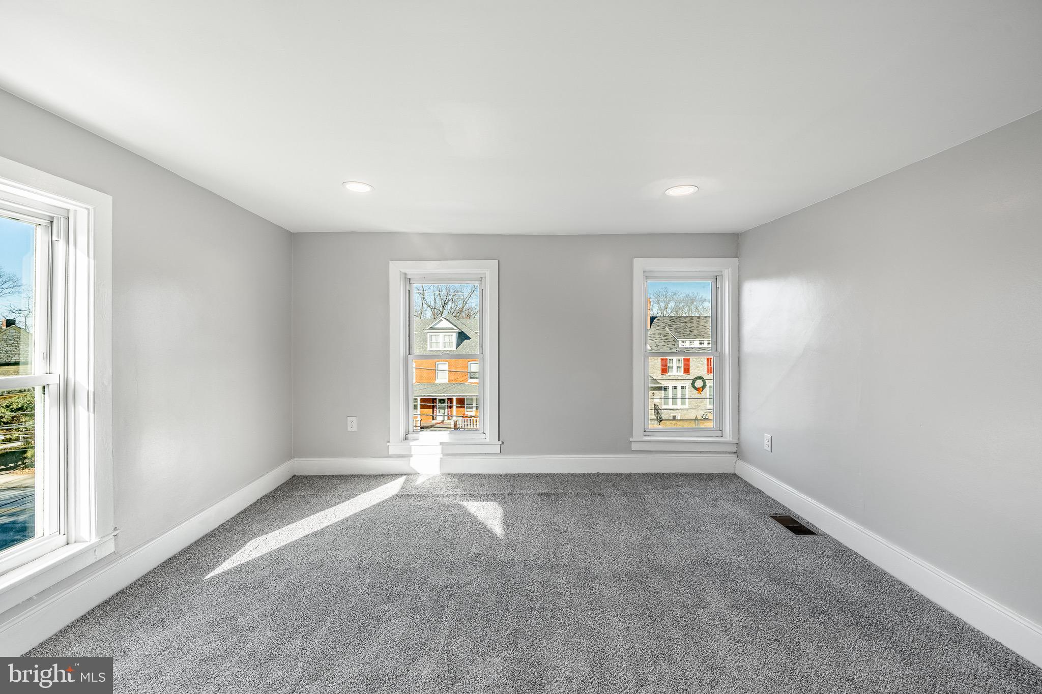 354 E LANCASTER AVENUE