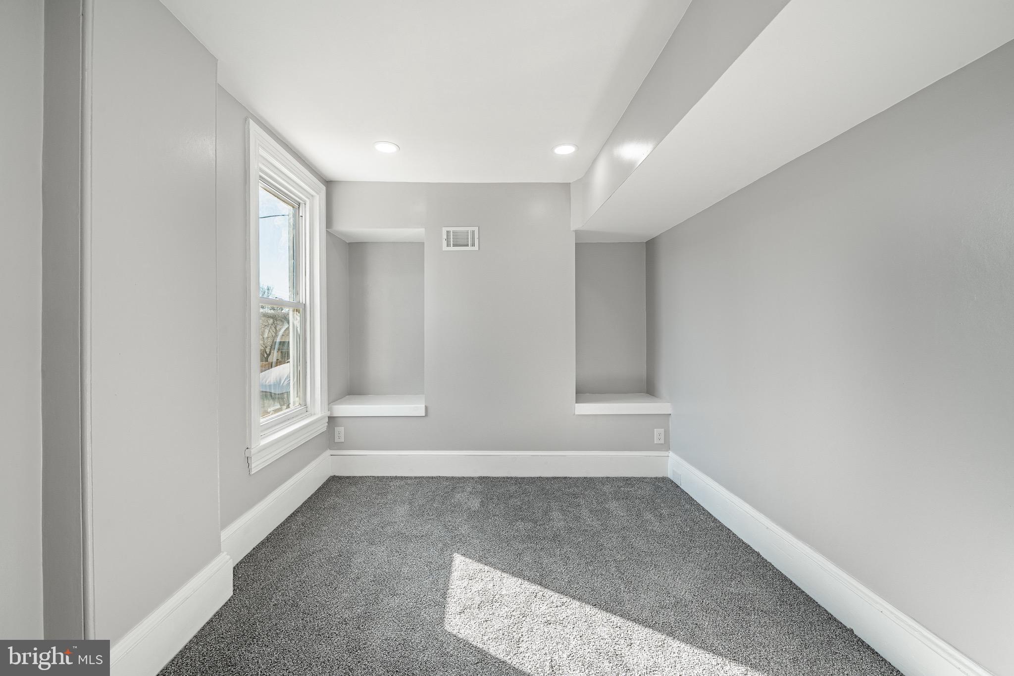 354 E LANCASTER AVENUE