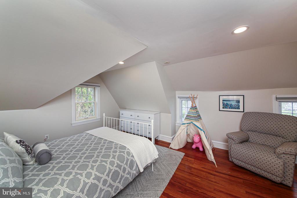 20 HILLSIDE ROAD