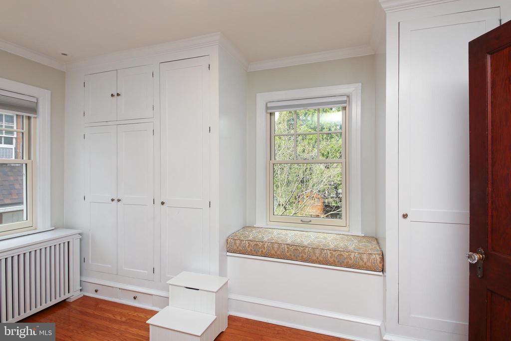 20 HILLSIDE ROAD