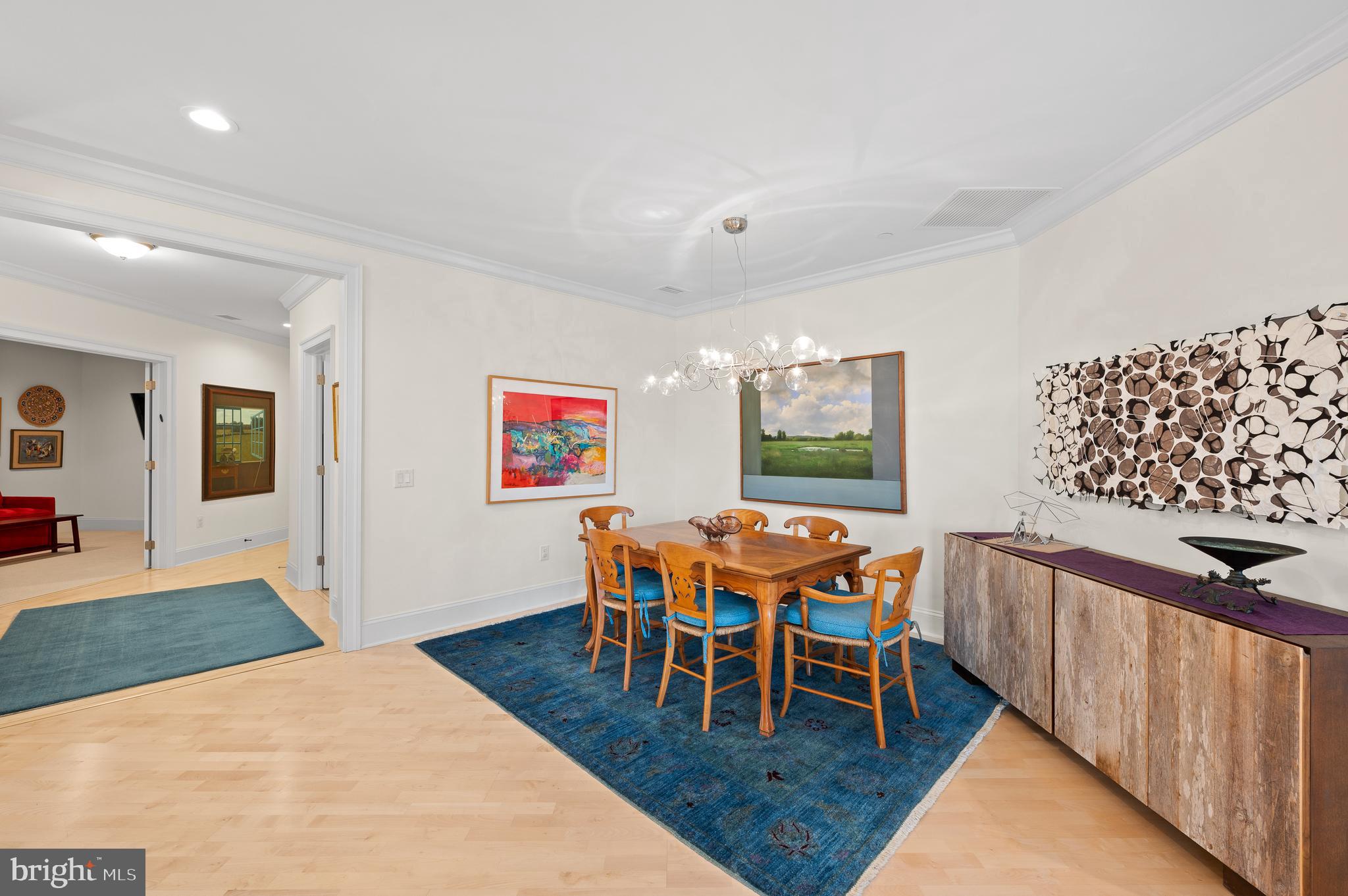 2208 PARKVIEW DRIVE