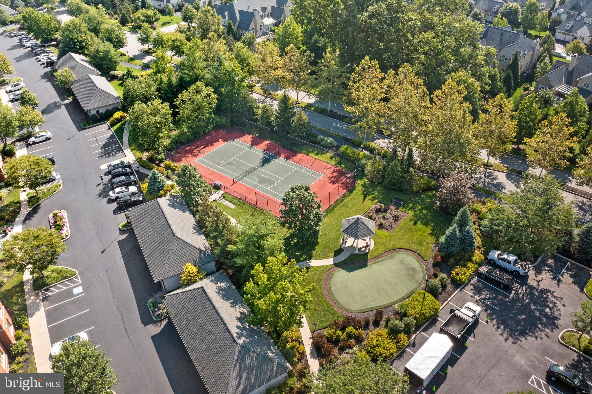 2208 PARKVIEW DRIVE