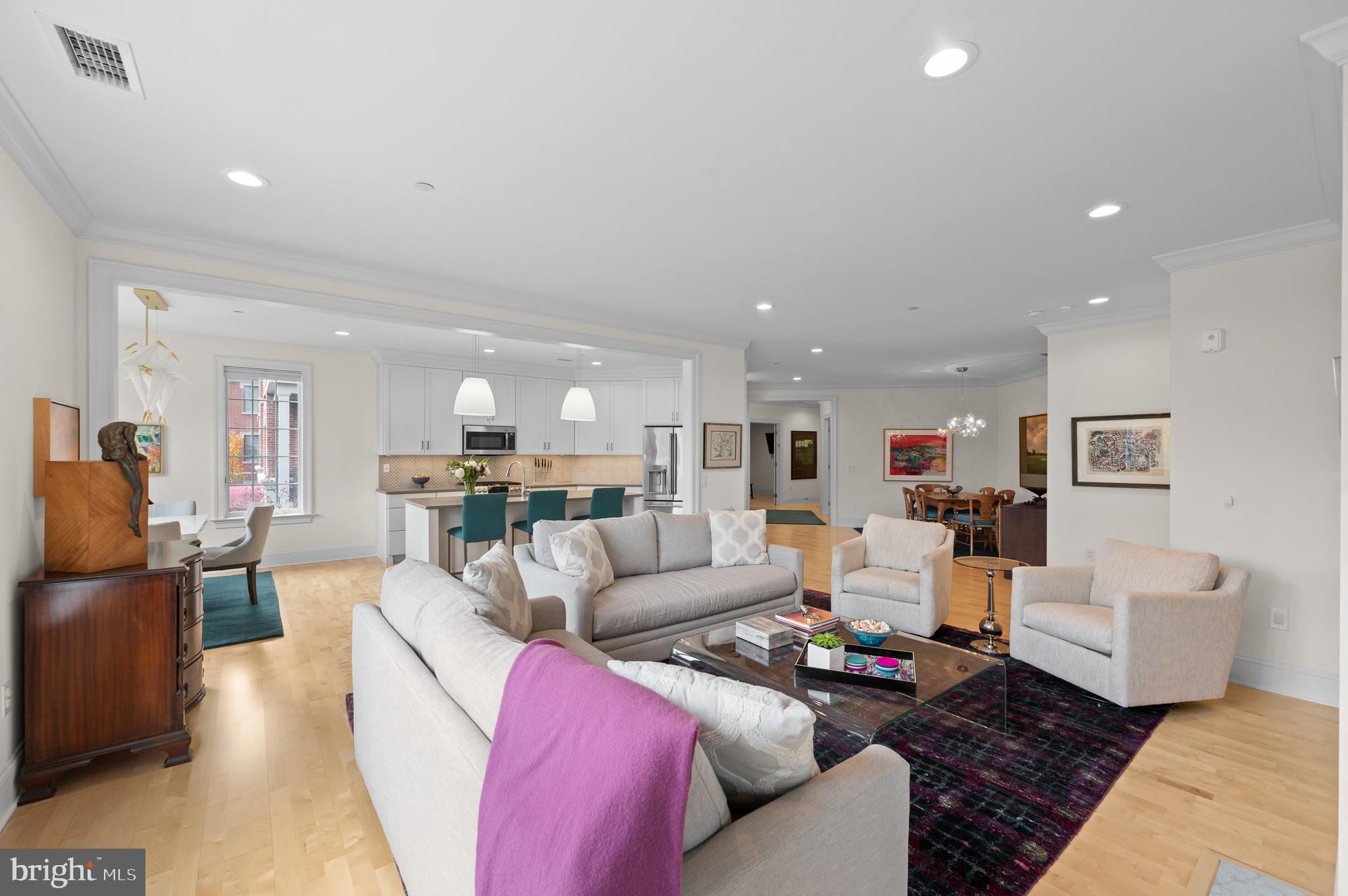 2208 PARKVIEW DRIVE