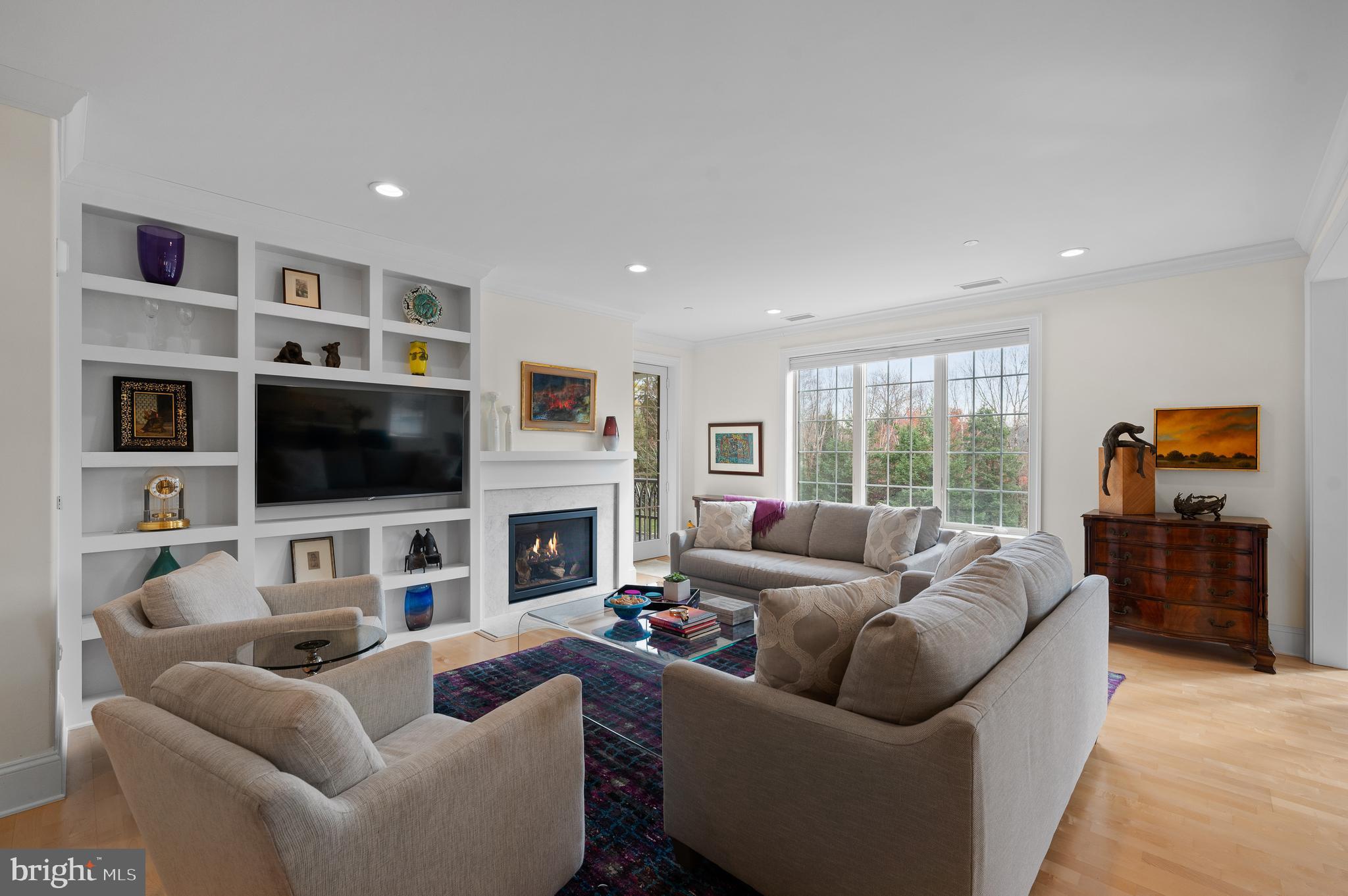 2208 PARKVIEW DRIVE
