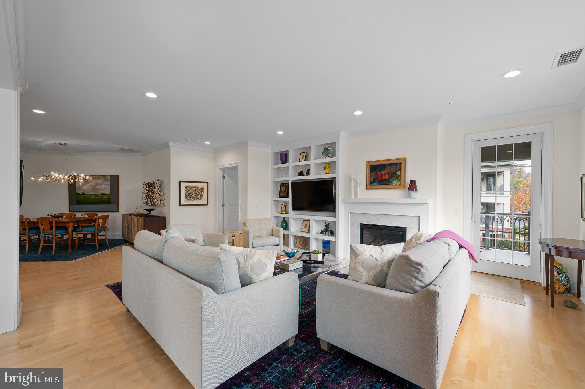 2208 PARKVIEW DRIVE