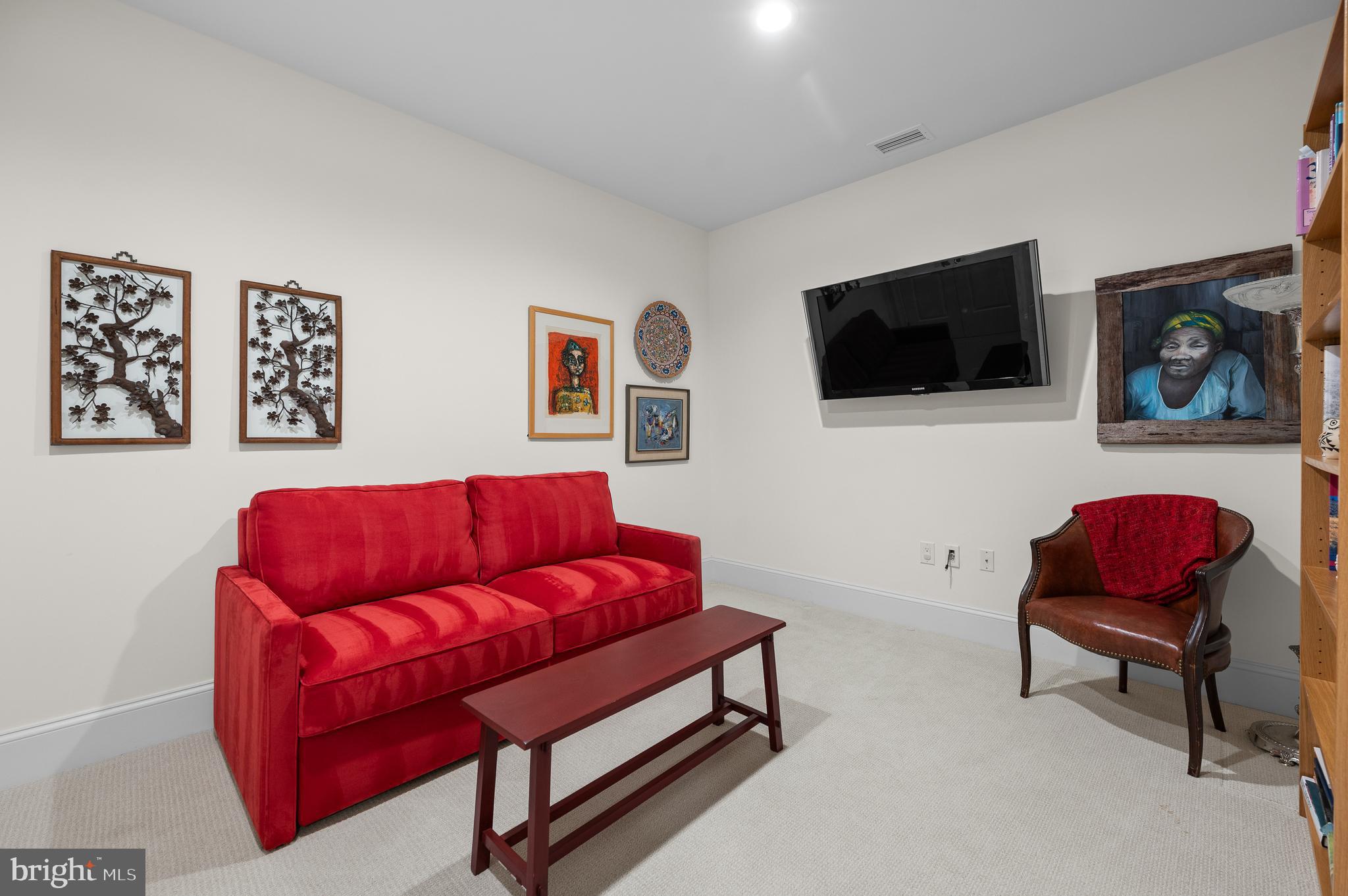 2208 PARKVIEW DRIVE