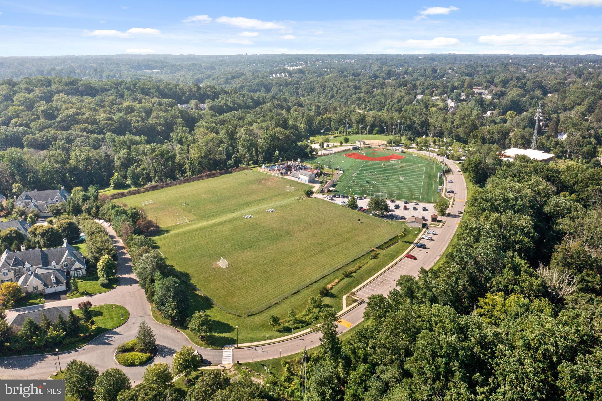 2208 PARKVIEW DRIVE