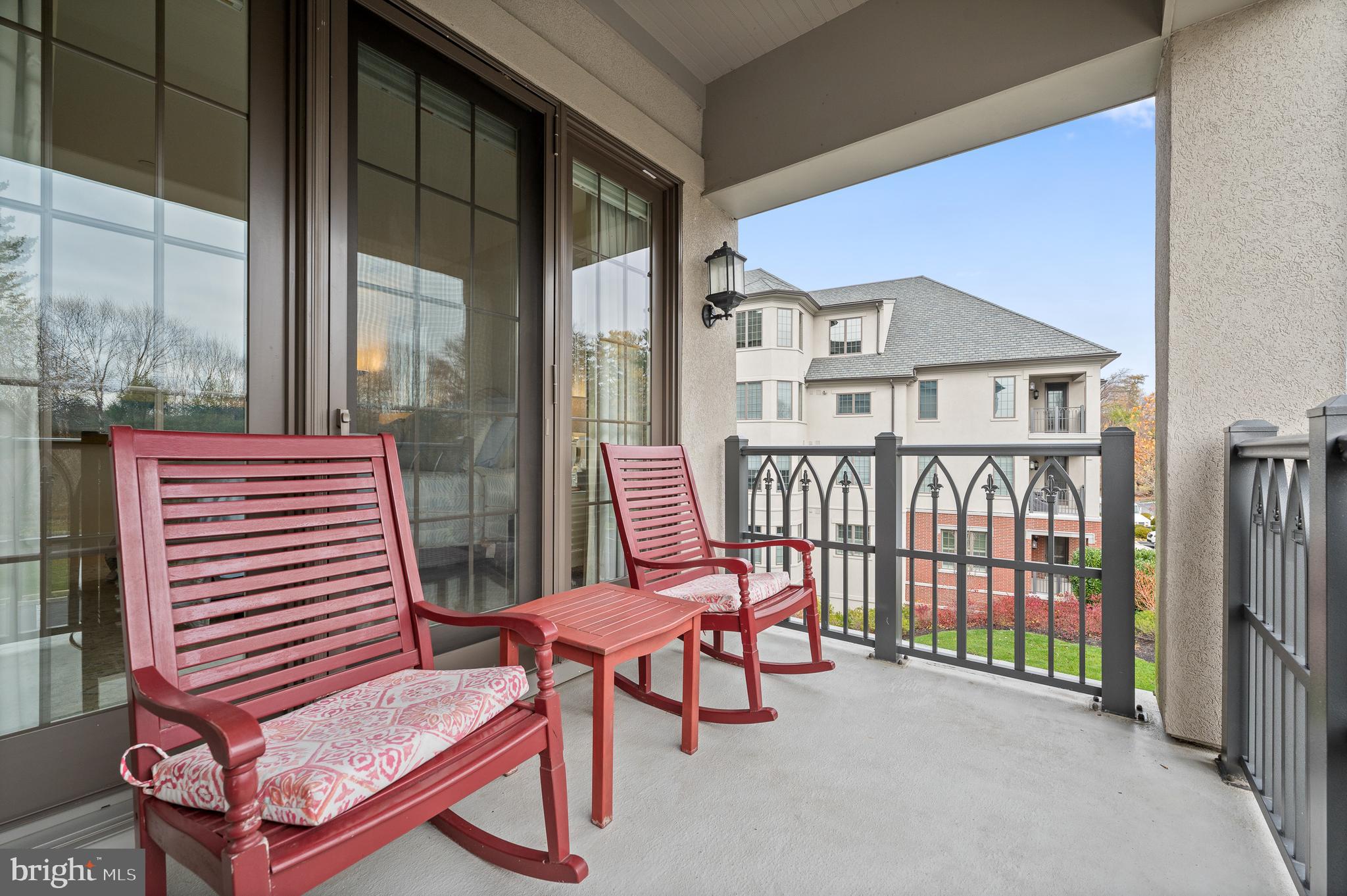 2208 PARKVIEW DRIVE