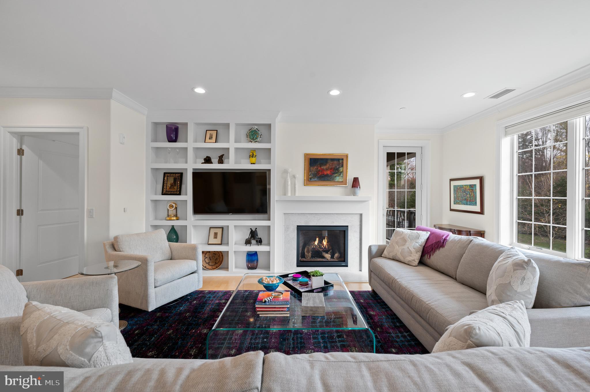 2208 PARKVIEW DRIVE