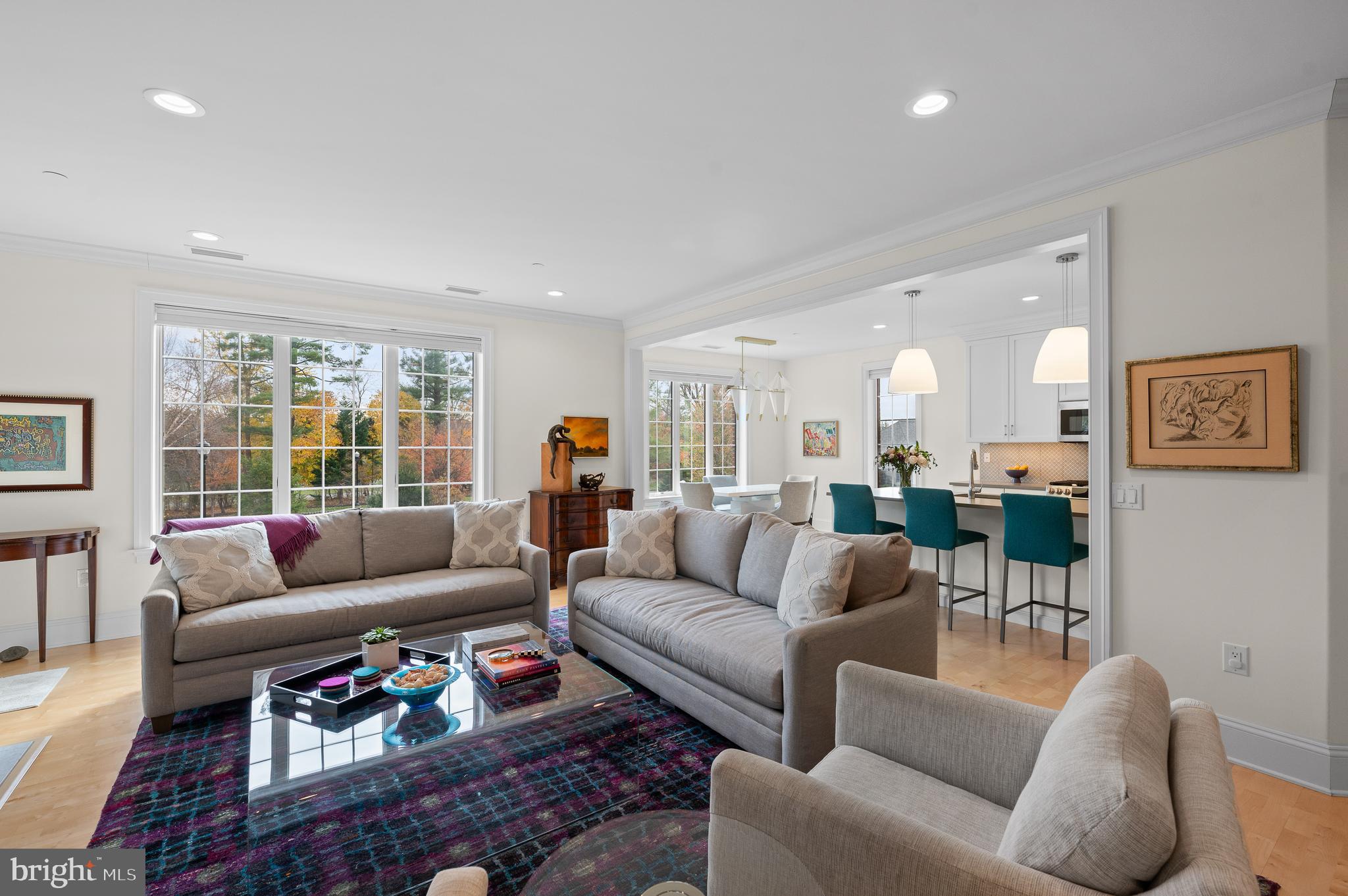 2208 PARKVIEW DRIVE