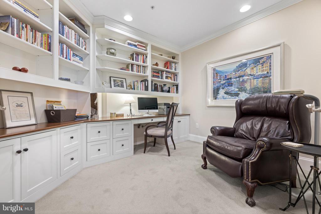 4102 PARKVIEW DRIVE