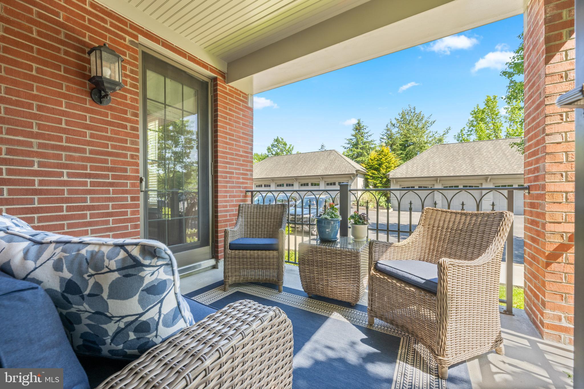 4102 PARKVIEW DRIVE