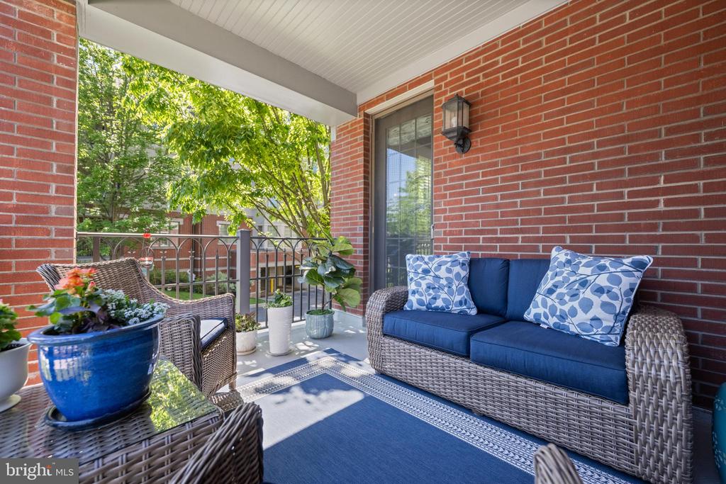 4102 PARKVIEW DRIVE
