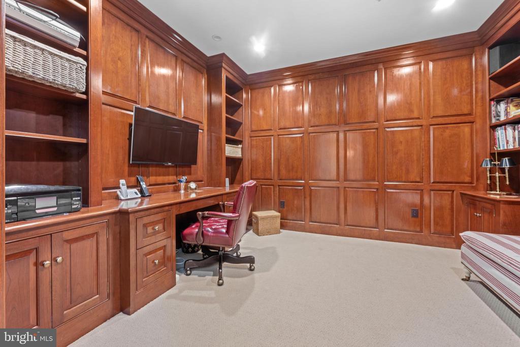 5304 PARKVIEW DRIVE