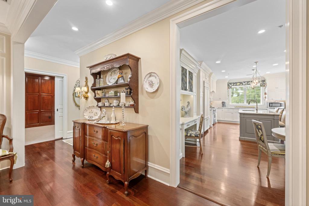 5304 PARKVIEW DRIVE