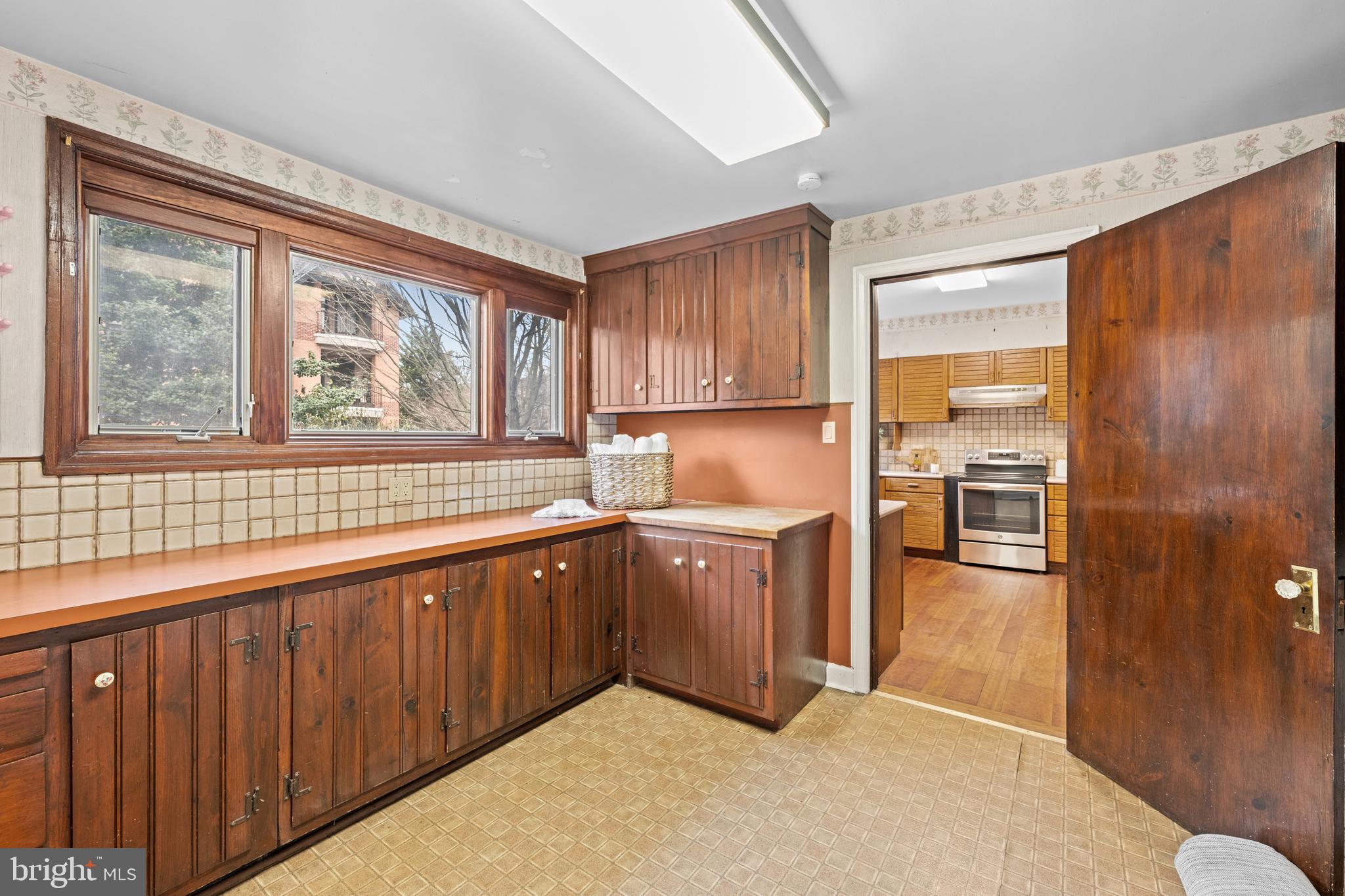 111 E MONTGOMERY AVENUE