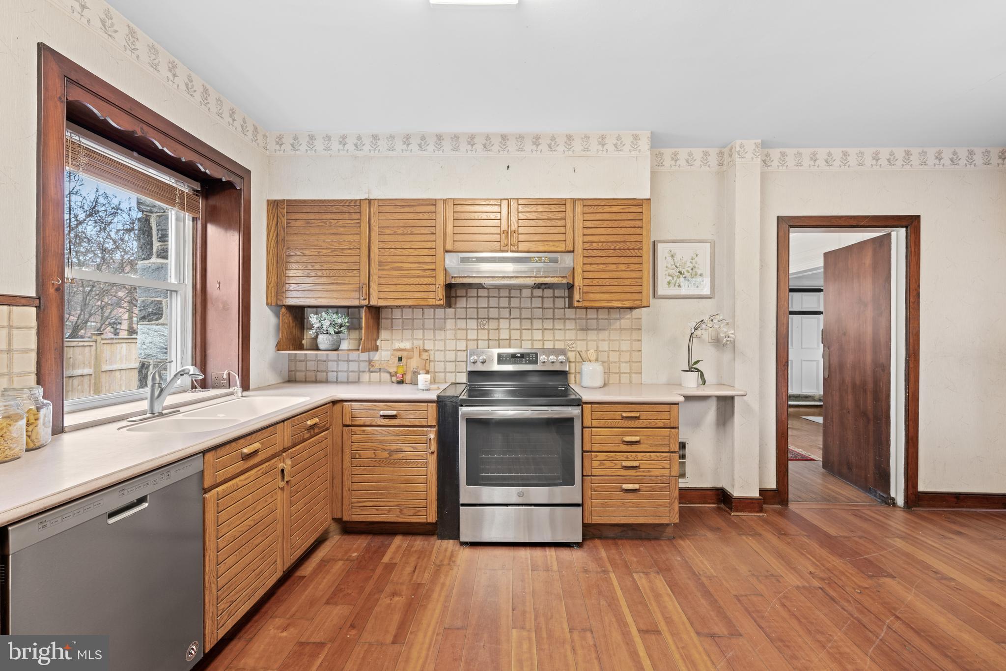 111 E MONTGOMERY AVENUE