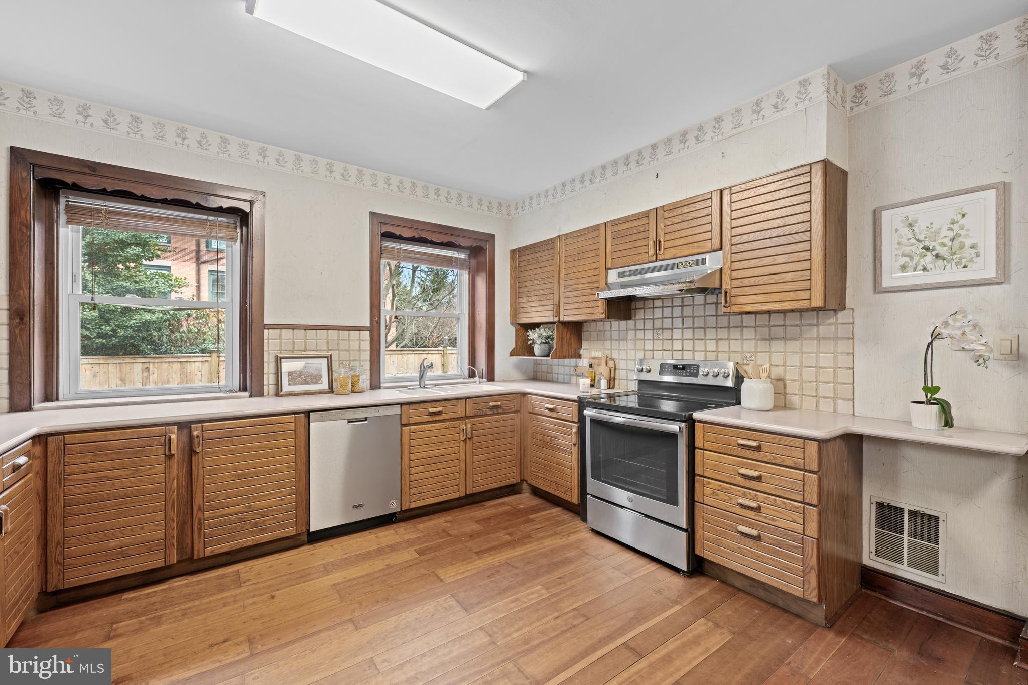 111 E MONTGOMERY AVENUE