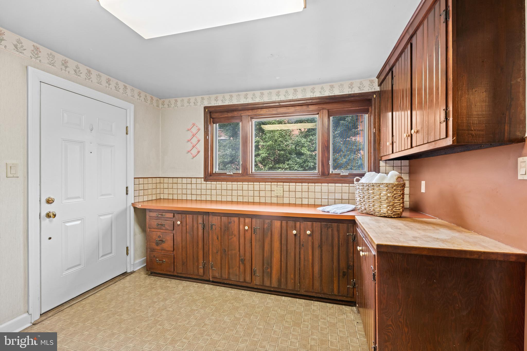 111 E MONTGOMERY AVENUE