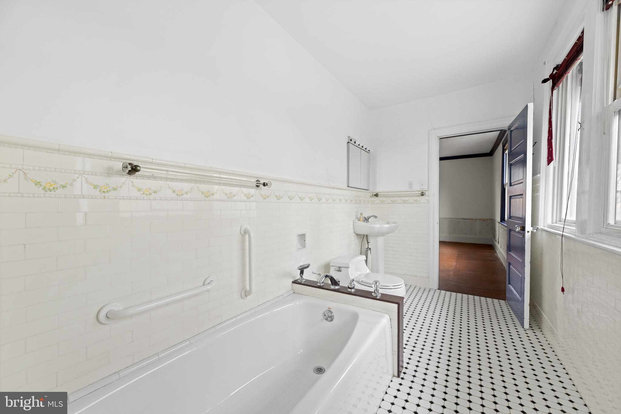 111 E MONTGOMERY AVENUE